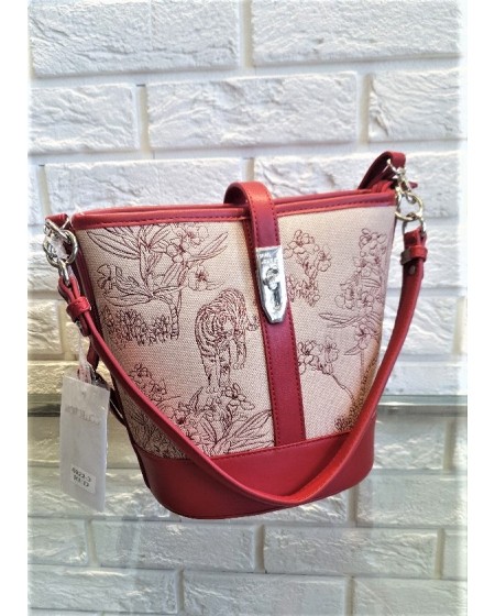 Elegancka torebka czerwona - kuferek z wytłaczanym wzorem